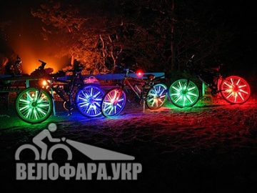 Зеленая подсветка колеса на велосипед