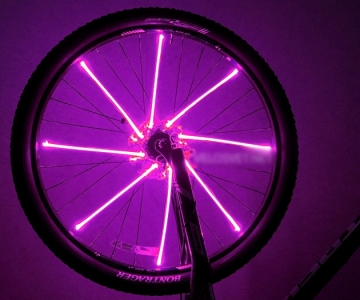 Фиолетовая подсветка на колесо
